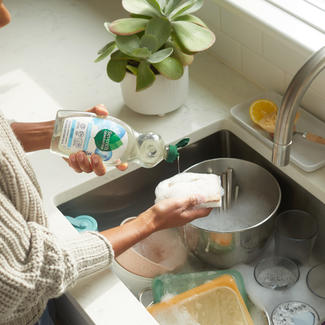 Person uses seventh generation dish soap