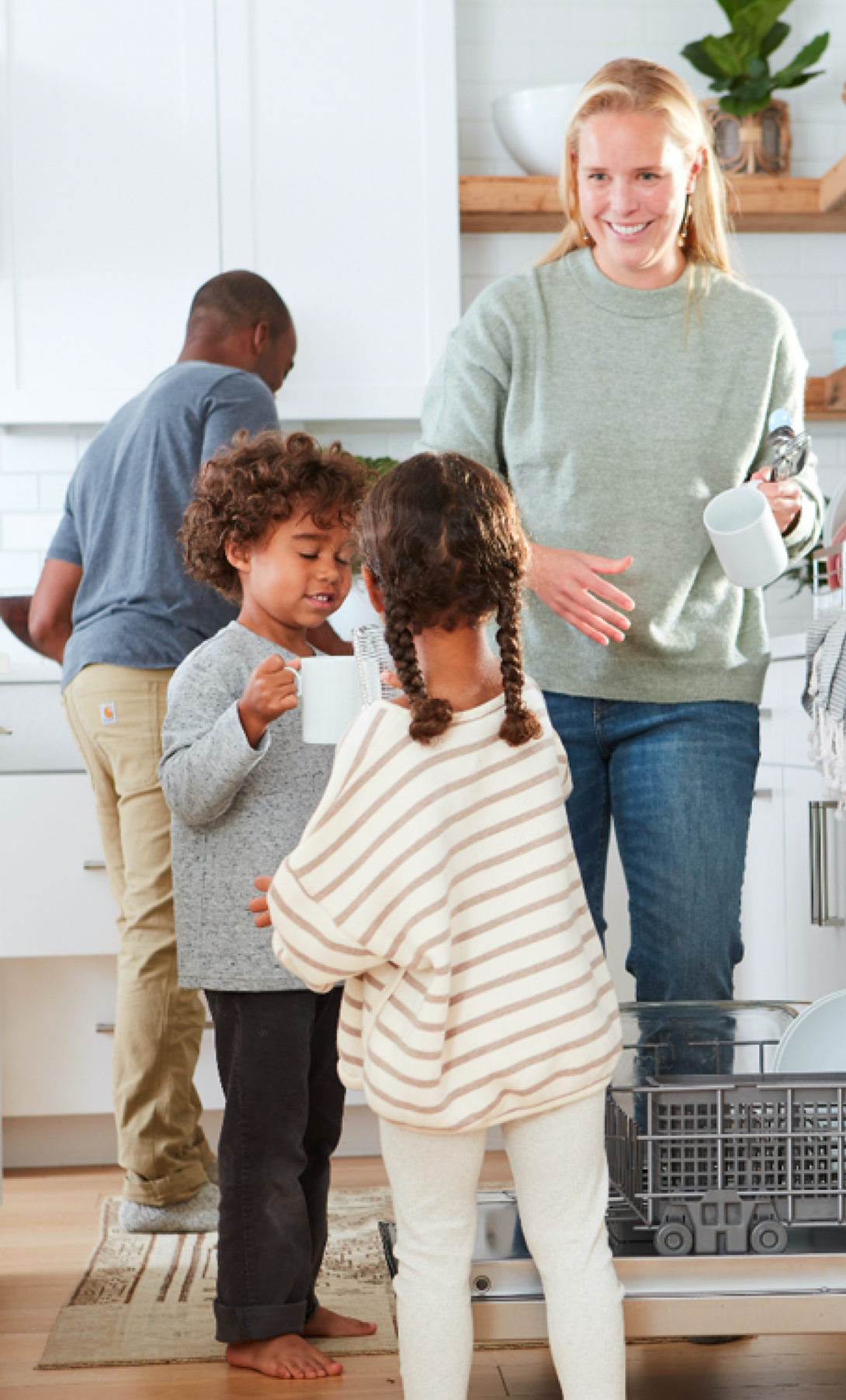 Family loading dishwasher